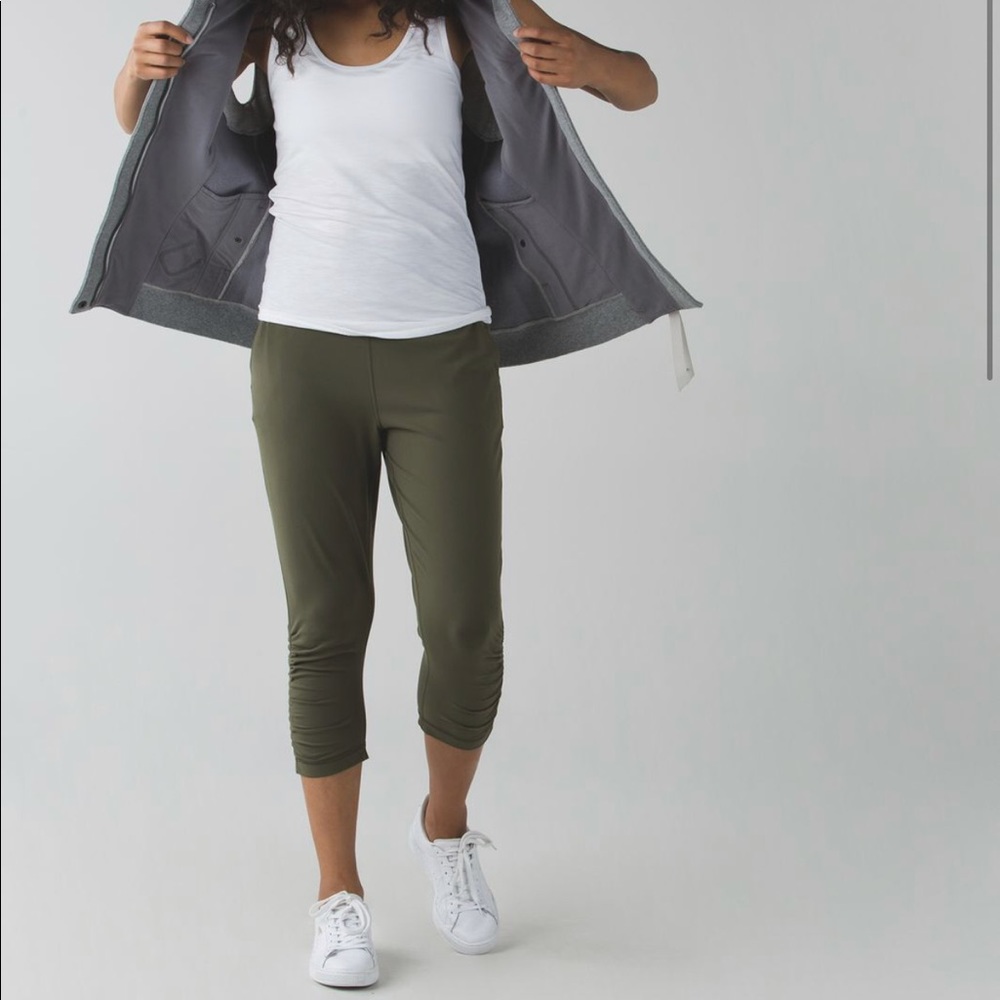 Lululemon sunset salutation crop